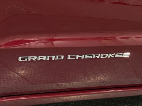 Used 2015 Jeep Grand Cherokee Overland AWD/4WD image 39
