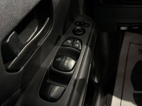 Used 2021 Nissan Kicks S image 18