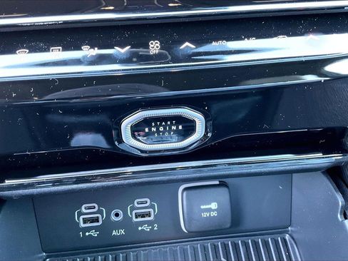 New 2026 Jeep Grand Cherokee Limited w/ Luxury Tech Group II AWD/4WD image 19