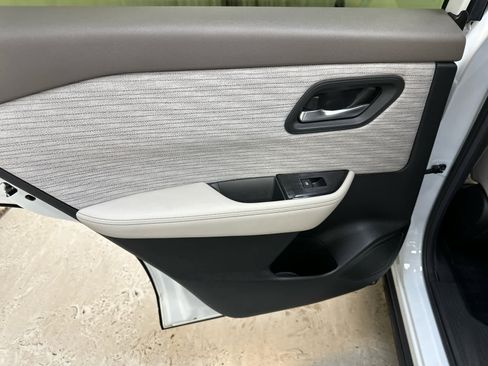 Certified 2023 Nissan Rogue SV image 28