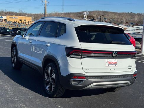 Used 2025 Volkswagen Taos SE image 6