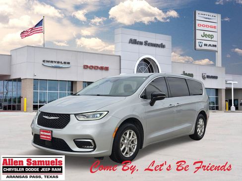 Used 2024 Chrysler Pacifica Touring-L FWD image 1