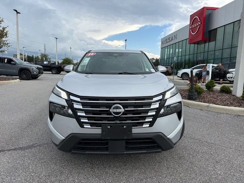 Certified 2024 Nissan Rogue SV AWD/4WD image 3
