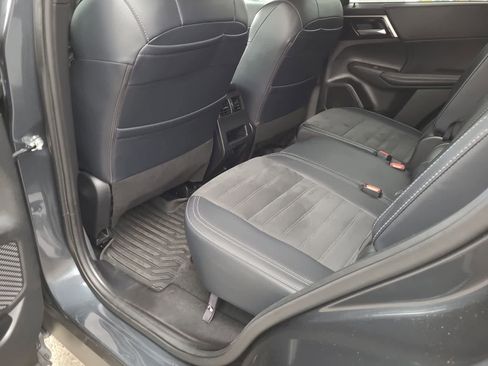 Used 2024 Mitsubishi Outlander SE image 20