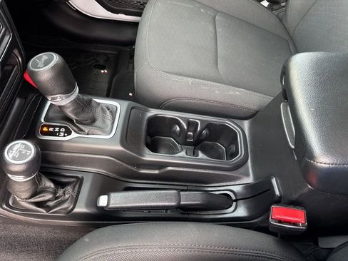 Used 2022 Jeep Wrangler Unlimited Sport image 38