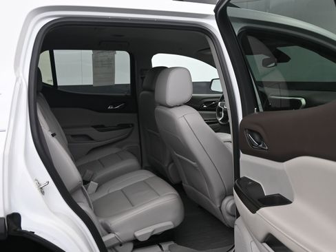 Used 2022 GMC Acadia SLT FWD image 11