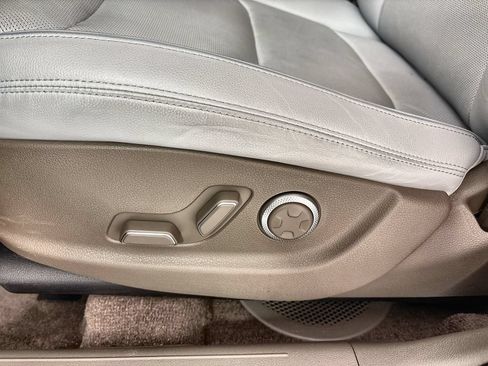 Used 2026 Genesis GV70 2.5T Advanced AWD/4WD image 14