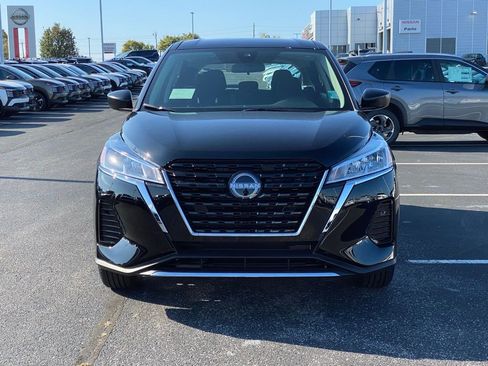 New 2025 Nissan Kicks Play S image 9