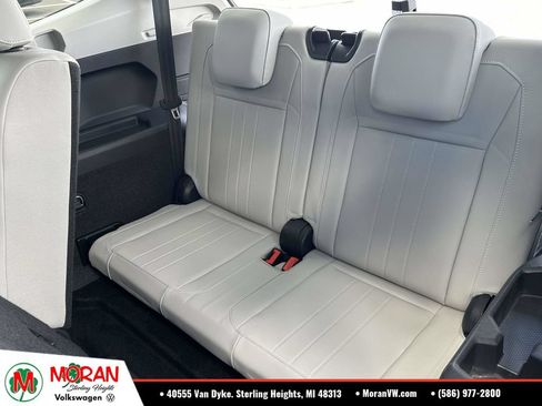 Used 2023 Volkswagen Tiguan SE FWD image 12