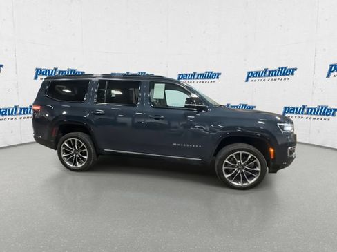 Used 2023 Jeep Wagoneer Series III w/ Premium Group I AWD/4WD image 13