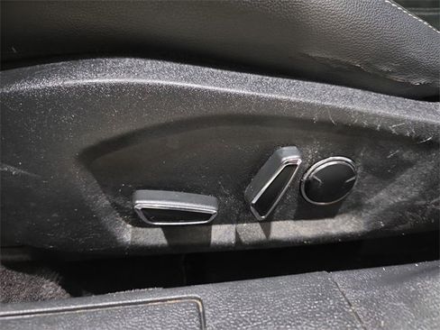 Used 2017 Ford Fusion SE w/ Fusion SE Technology Package image 12