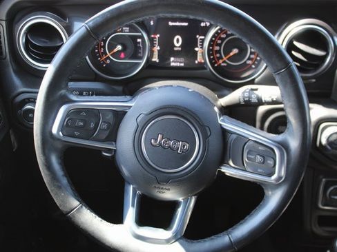 Used 2022 Jeep Wrangler Unlimited Sahara image 12