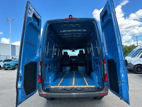 Used 2024 Mercedes-Benz Sprinter 2500 image 13