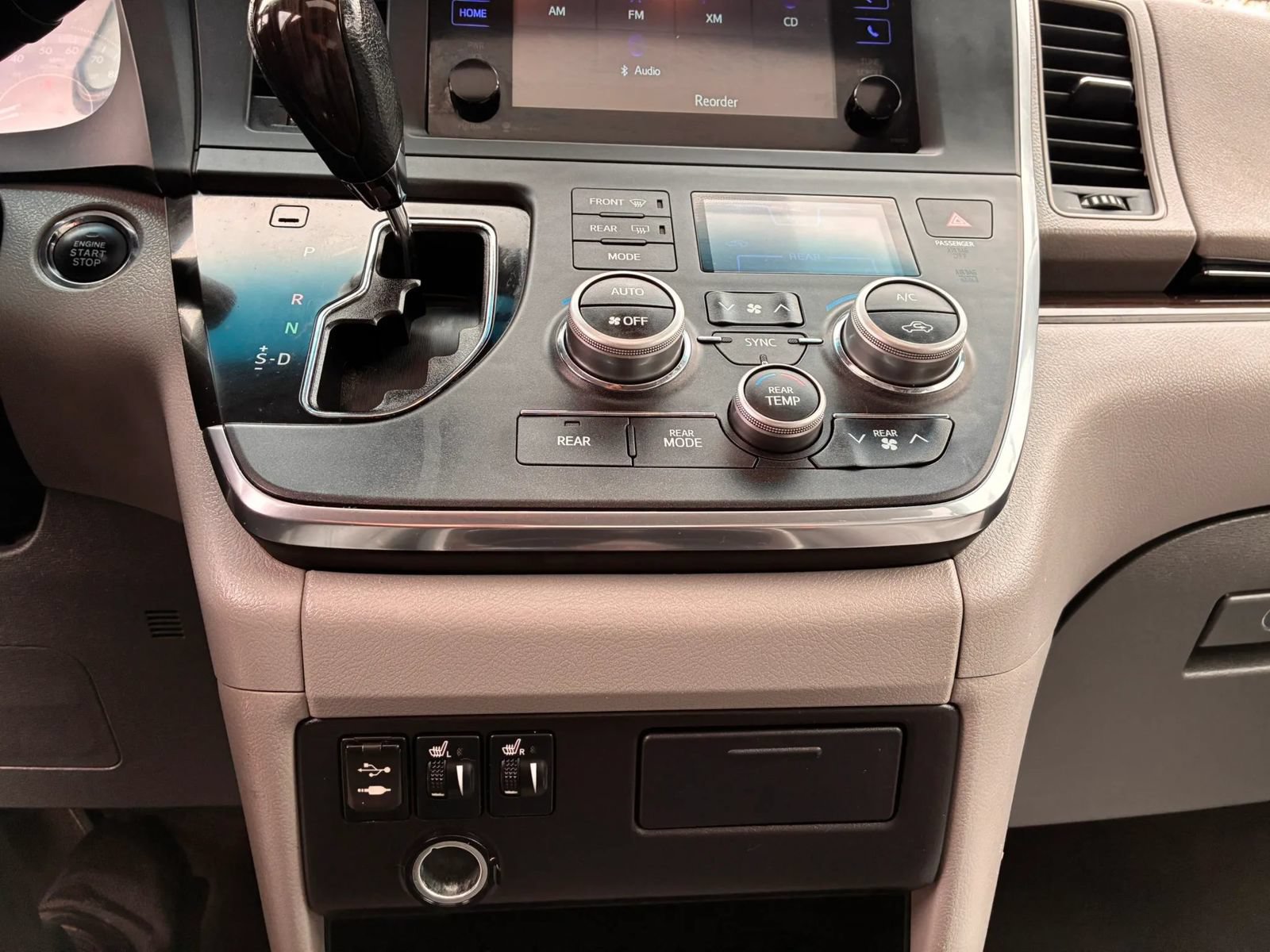 Used 2015 Toyota Sienna XLE FWD image 27