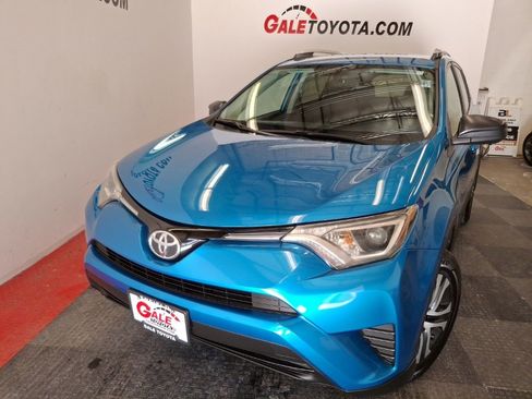 Used 2016 Toyota RAV4 LE image 2