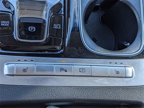 Used 2024 Kia Carnival EX image 28