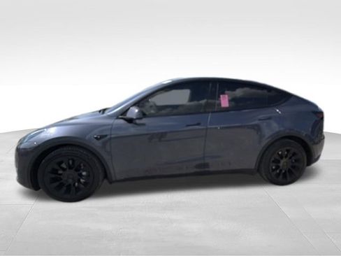 Used 2023 Tesla Model Y Long Range AWD/4WD image 30