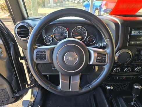 Used 2018 Jeep Wrangler Unlimited Altitude image 14