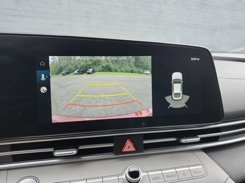 Used 2023 Hyundai Elantra Limited FWD image 17