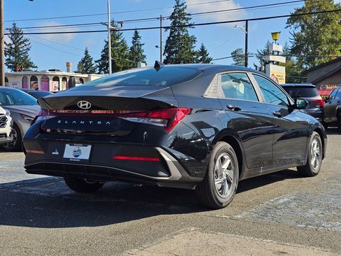 Used 2025 Hyundai Elantra SE image 7