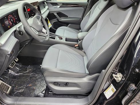 New 2026 Volkswagen Tiguan SE R-Line image 11