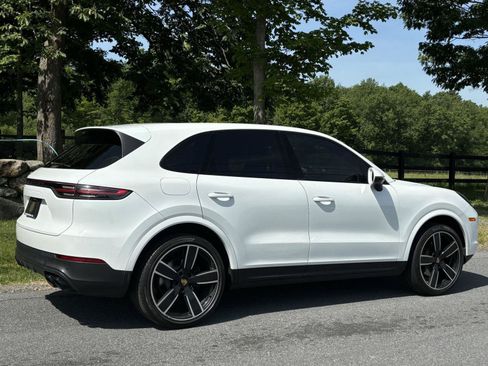 Used 2019 Porsche Cayenne w/ Premium Plus Package AWD/4WD image 18