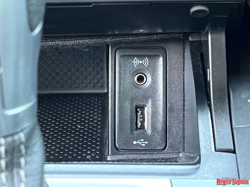 Used 2018 Volkswagen Golf R 4-Door AWD/4WD image 26