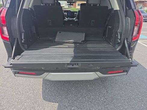 Used 2025 Ford Expedition Platinum AWD/4WD image 10