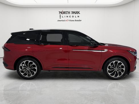 Used 2026 Lincoln Nautilus Reserve AWD/4WD image 6