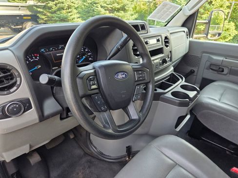 Used 2021 Ford E-350 and Econoline 350 Super Duty image 2