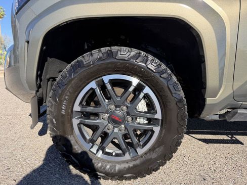 Used 2025 Toyota Tacoma TRD Sport AWD/4WD image 41