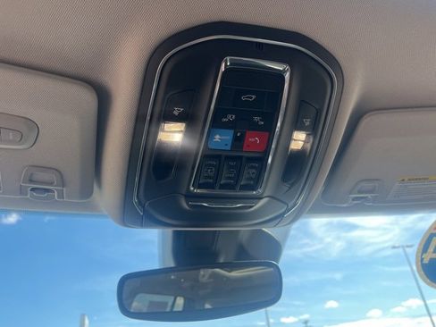 Used 2024 Jeep Grand Cherokee Limited w/ Black Appearance Package image 36