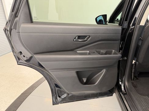 Used 2024 Nissan Pathfinder S image 35