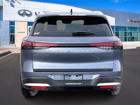 New 2026 INFINITI QX60 Luxe image 4