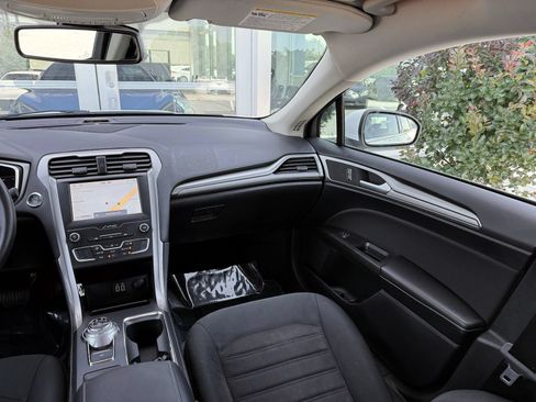 Used 2020 Ford Fusion SE FWD image 22