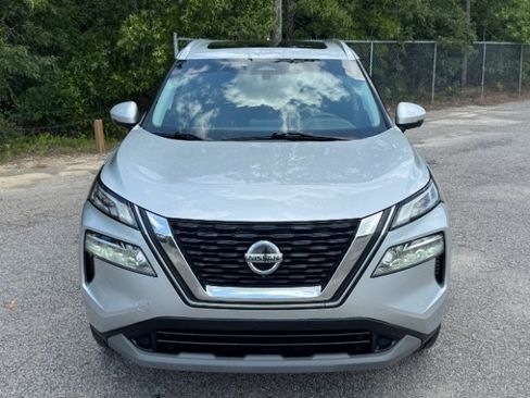 Used 2021 Nissan Rogue SV w/ Premium Package FWD image 3