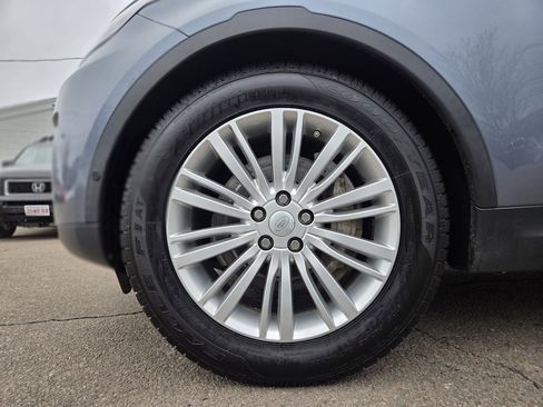 Used 2019 Land Rover Discovery HSE image 11