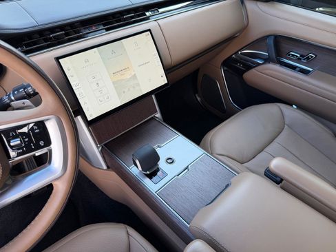 Used 2024 Land Rover Range Rover Long Wheelbase Autobiography image 39