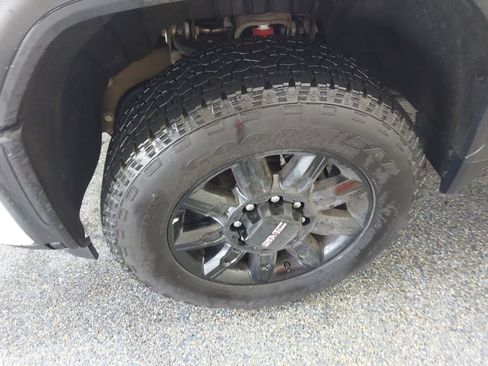 Used 2026 GMC Sierra 2500 AT4 AWD/4WD image 9