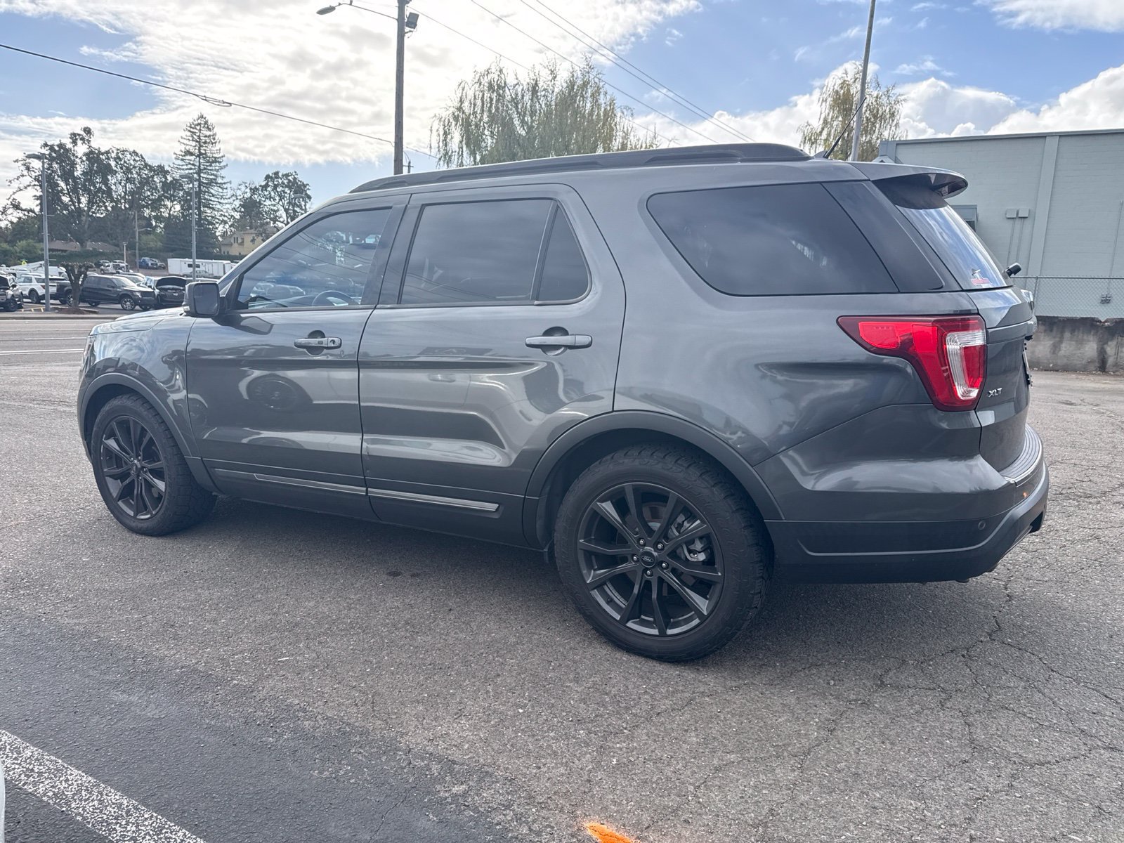 Used 2018 Ford Explorer XLT w/ Equipment Group 202A FWD image 8