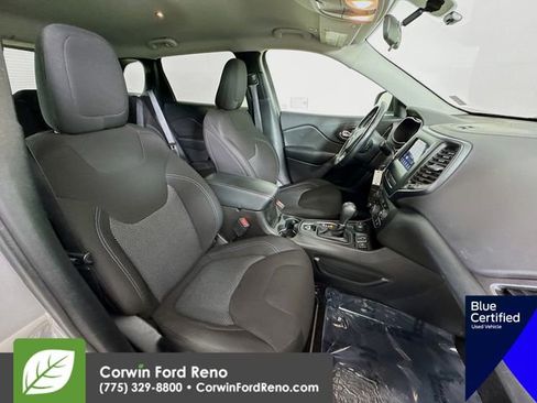 Used 2019 Jeep Cherokee Latitude w/ Cold Weather Group image 31