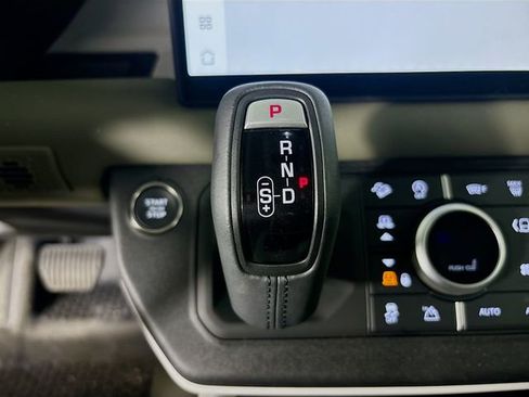 Used 2025 Land Rover Defender 110 S image 18
