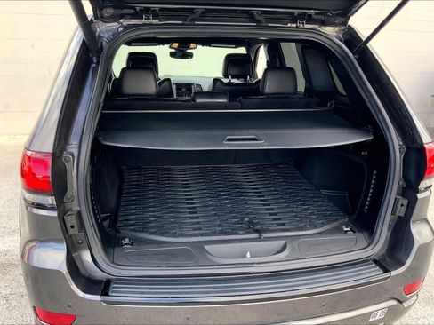 Used 2017 Jeep Grand Cherokee Altitude AWD/4WD image 18