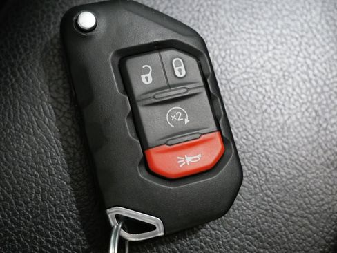 Used 2023 Jeep Wrangler Unlimited Sahara w/ Cold Weather Group AWD/4WD image 30