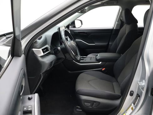 Certified 2025 Toyota Highlander LE image 14