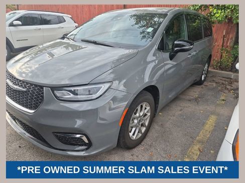 Used 2025 Chrysler Pacifica Select FWD image 1