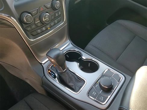 Used 2019 Jeep Grand Cherokee Laredo image 17