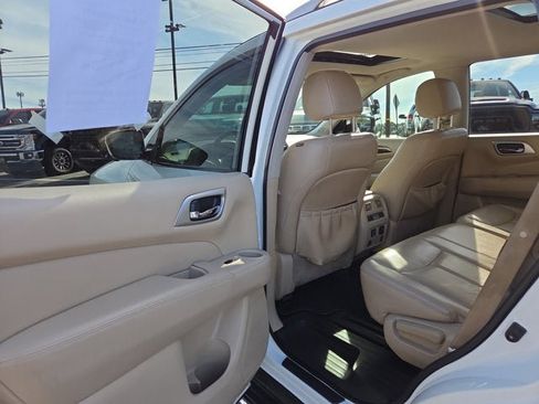 Used 2018 Nissan Pathfinder Platinum w/ Cargo Package image 11