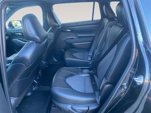 Certified 2022 Toyota Highlander XSE image 13