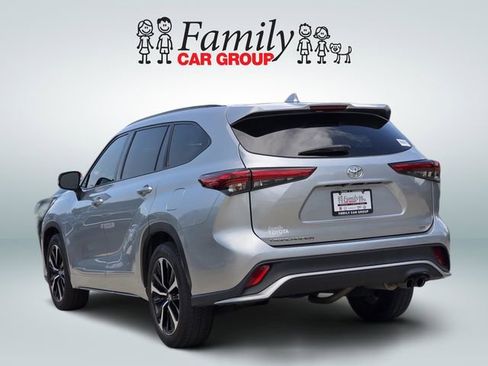 Used 2021 Toyota Highlander XSE FWD image 3